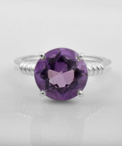 Ring with Amethyst..