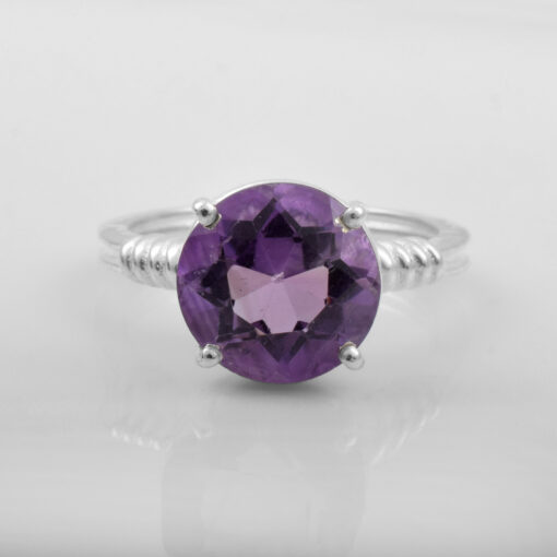 Ring with Amethyst..