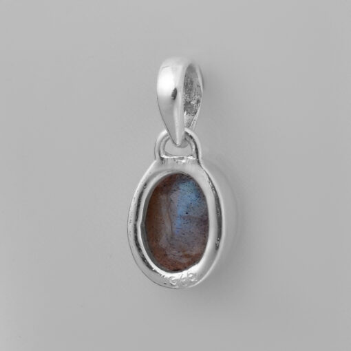 925 Sterling Silver Pendant With Labrodorite