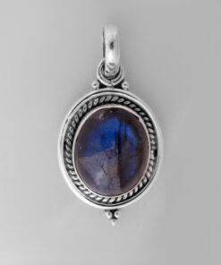 925 Sterling Silver Pendant With Labrodorite