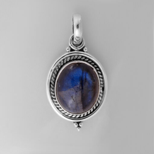 925 Sterling Silver Pendant With Labrodorite