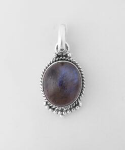 925 Sterling Silver Pendant With Labrodorite