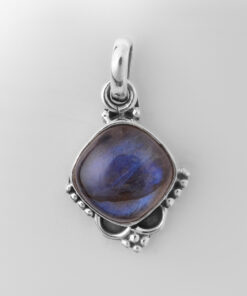 925 Sterling Silver Pendant With Labrodorite