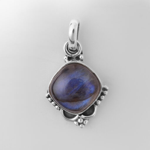 925 Sterling Silver Pendant With Labrodorite